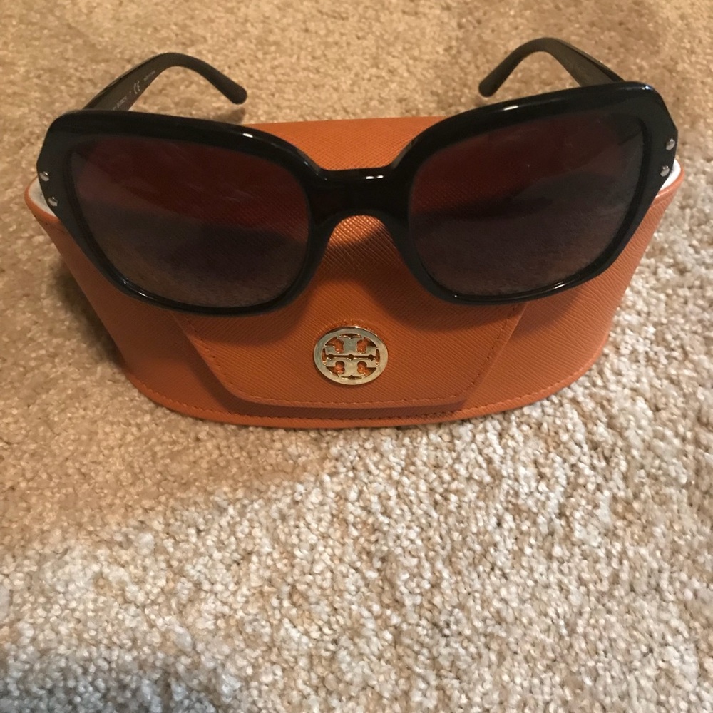 Tory Burch sunglasses like new barley used
